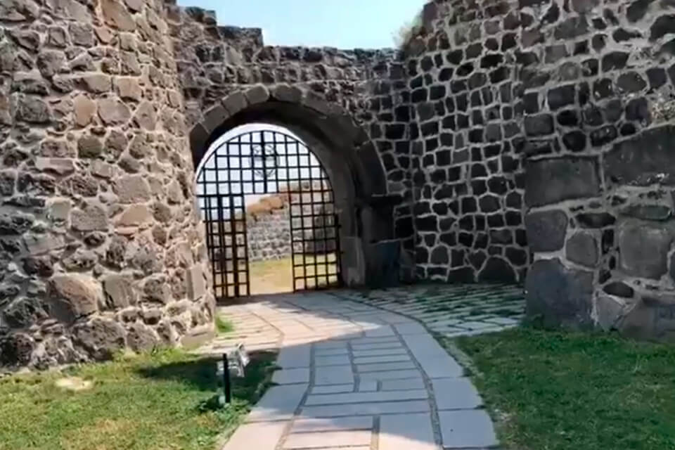 Исследуйте древние тайны Лори Берд, крепости Армении