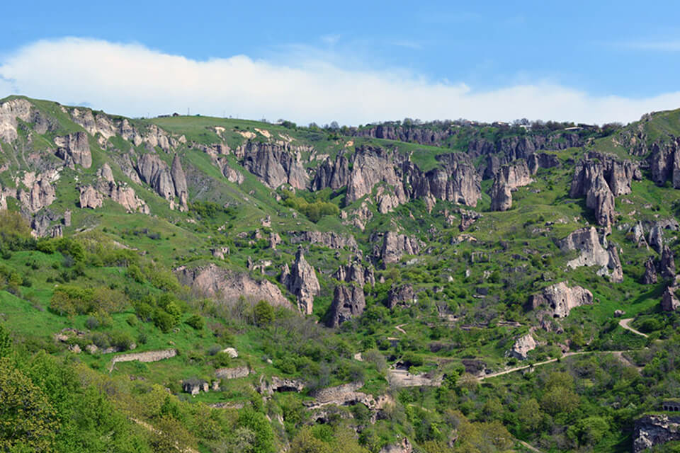 Пещерный город Хндзореск: Откройте для себя мистическое очарование