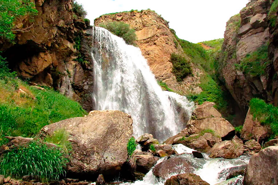водопад Трчкан в Армении