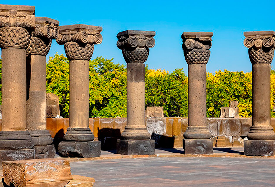Исследуйте сокровища истории и красоту храма Звартноц в Армении