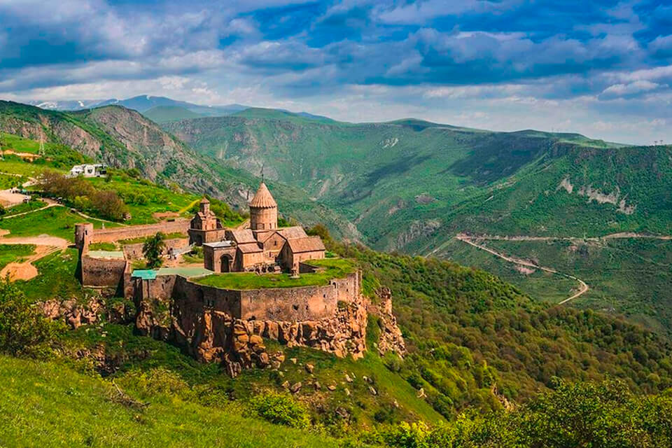 Татевский монастырь: историческое чудо Армении