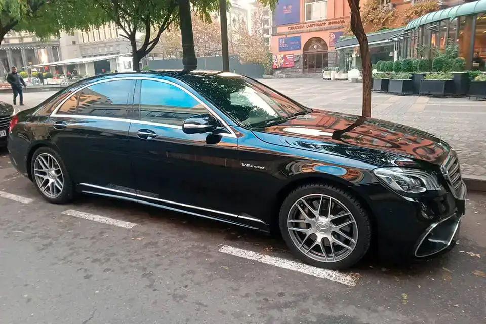 Аренда Mercedes S-Class с водителем в Ереване