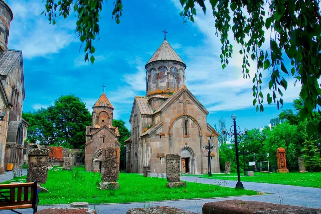 Церкви монастыря Кечарис в Цахкадзоре