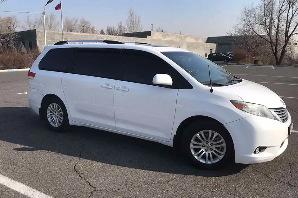 Toyota Sienna — аренда минивэна с водителем в Ереване