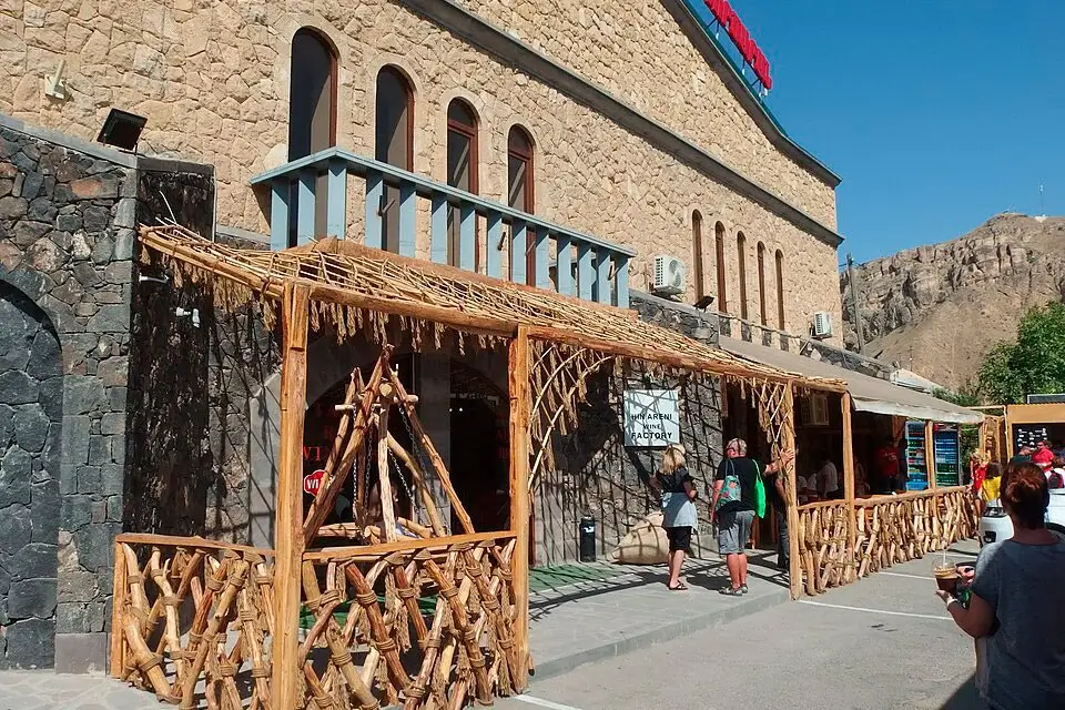 винодельня рядом с Пещерой птиц Арени-1