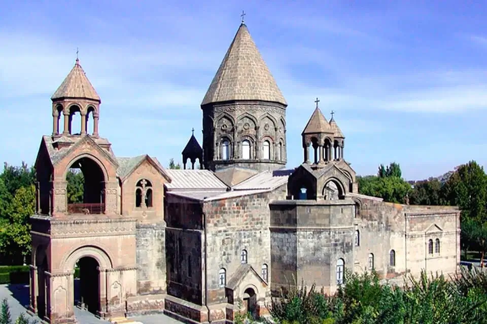 Город Эчмиадзин — Армения
