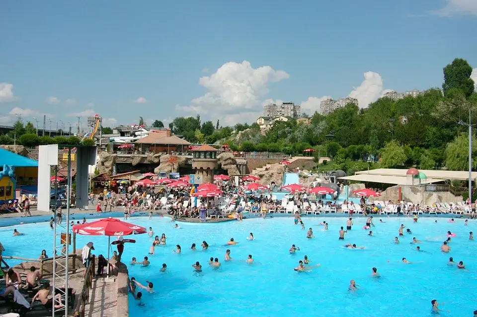 Swimming pools and water slides at Water World Yerevan