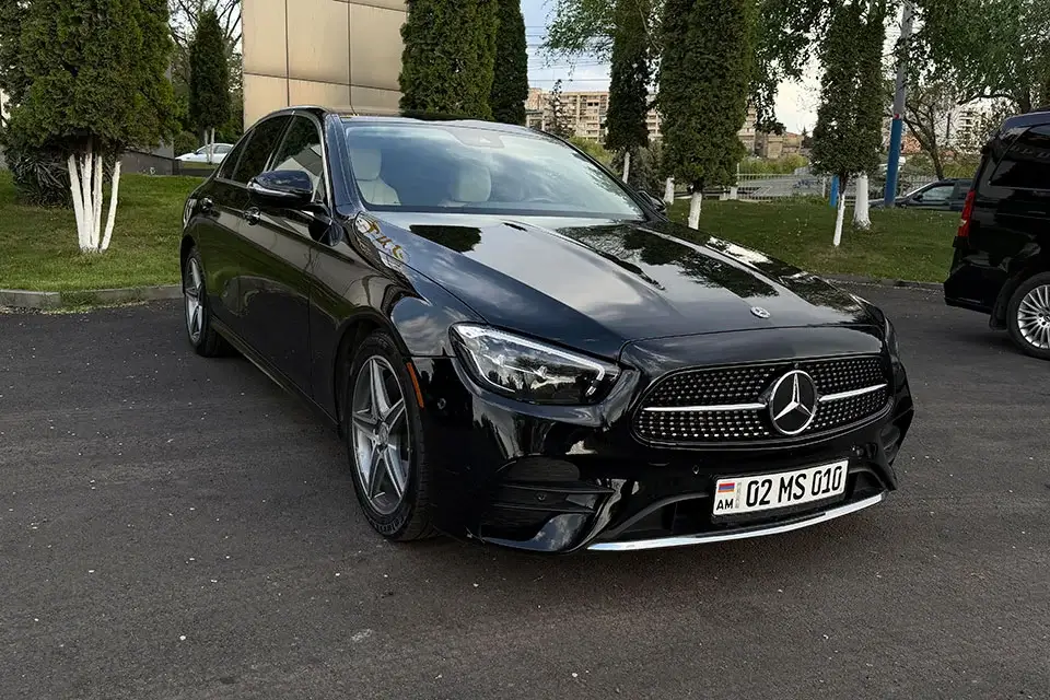 Аренда авто бизнес-класса с водителем в Ереване — Mercedes-Benz E-Class