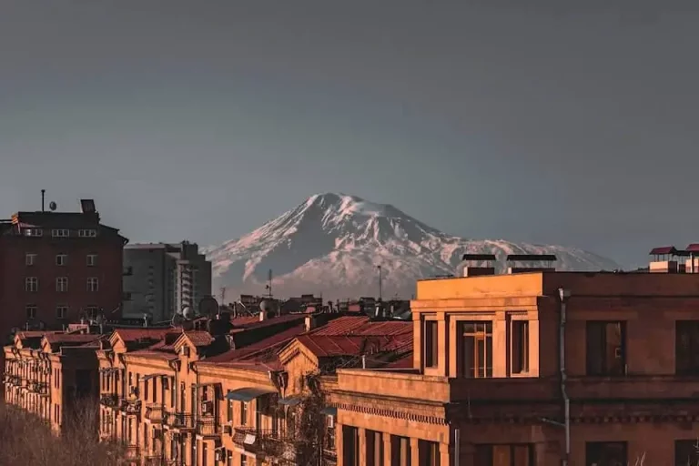 Armenia climate — four seasons from snowy mountains to sunny summer